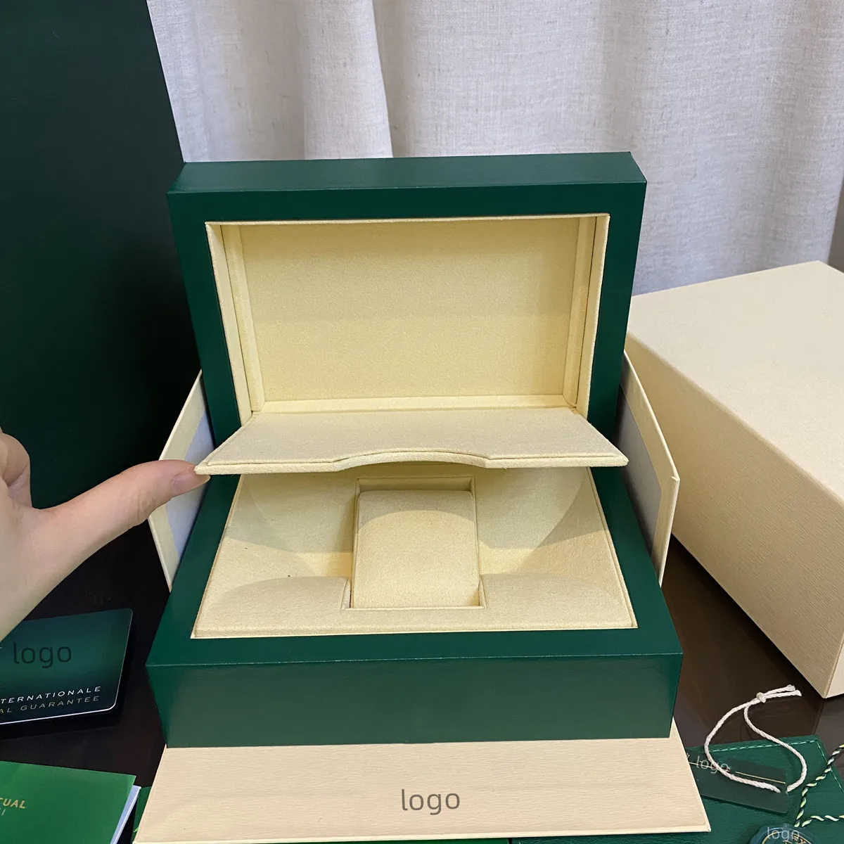 Luxury Brand Watch Box Green Original Wooden Watch Case Pockets Portable Plastic Watch Box Watch Box Gift Watch Organizer
Luxury Brand Watch Box Green Original Wooden Watch Case Pockets Portable Plastic Watch Box Watch Box Gift Watch Organizer