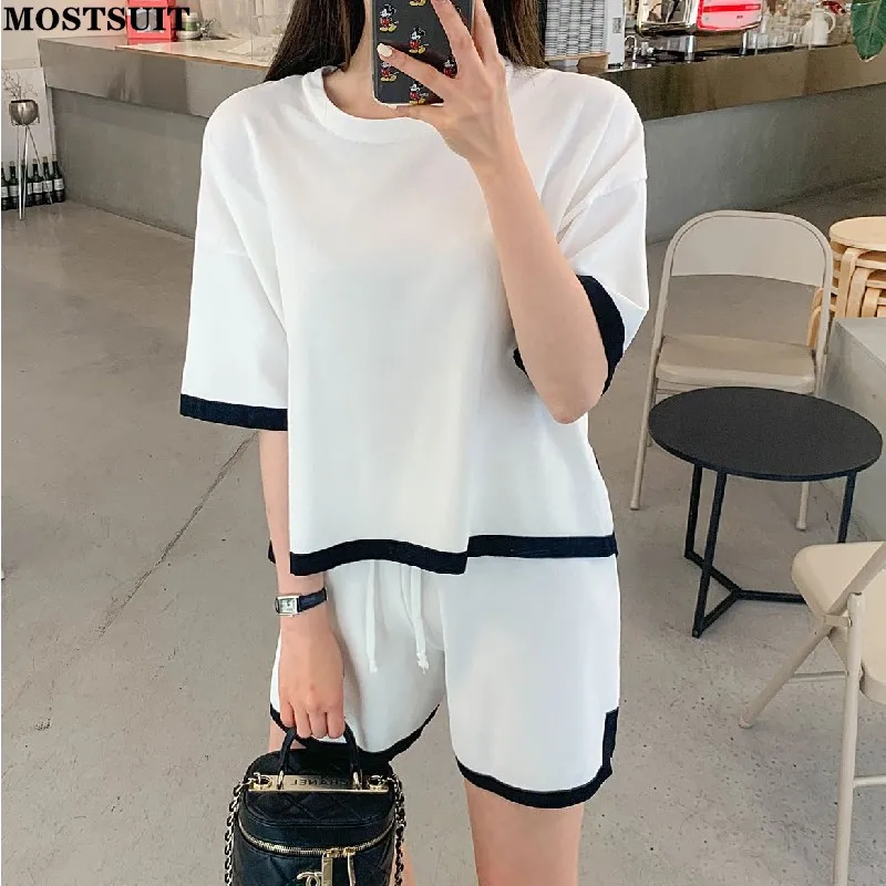 Summer Knitted Two Piece Short Sets Women Short Sleeve Tops & Elastic Waist Shorts Tracksuits Casual Loose Fashion Short Sets
Summer Knitted Two Piece Short Sets Women Short Sleeve Tops & Elastic Waist Shorts Tracksuits Casual Loose Fashion Short Sets
