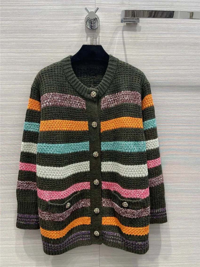 Женский дизайнерский кардиган с пуговицами, свободный трикотажный кардиган контрастных цветов в полоску с круглым вырезом, 48% шерсть, 46% каш...
Женский дизайнерский кардиган с пуговицами, свободный трикотажный кардиган контрастных цветов в полоску с круглым вырезом, 48% шерсть, 46% каш...