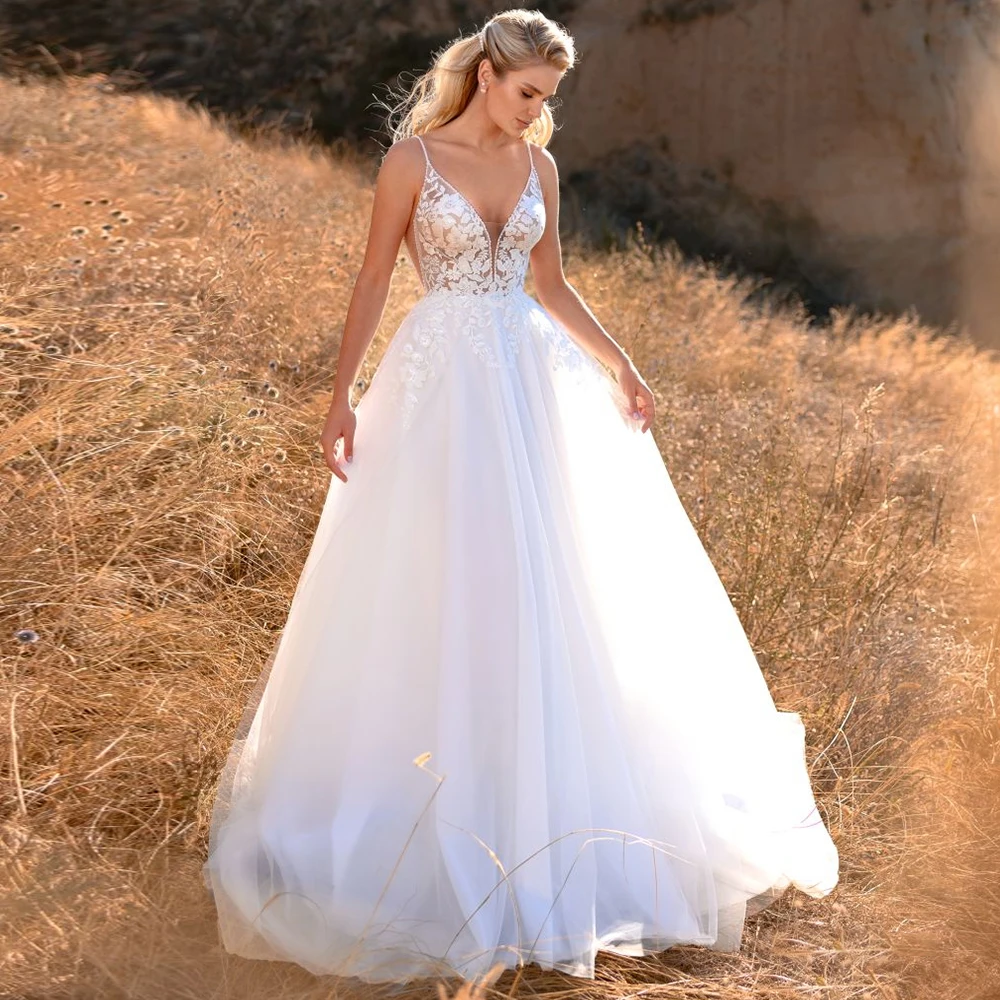 Modern A-Line Appliques Spaghetti Straps Wedding Dress for 2023 Brides Sexy V-Neck Court Train Tulle Bridal Gowns Vestido Novia 
Modern A-Line Appliques Spaghetti Straps Wedding Dress for 2023 Brides Sexy V-Neck Court Train Tulle Bridal Gowns Vestido Novia
