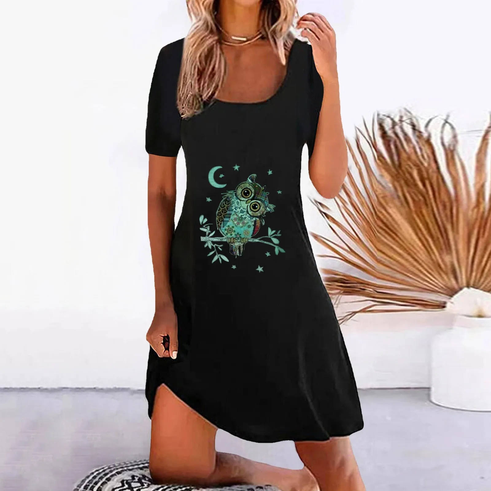 Женское летнее платье с коротким рукавом и круглым вырезом
Женское летнее платье с коротким рукавом и круглым вырезом