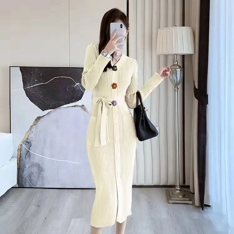 2022 Women's Autumn Winter Fashion Slim Thicken Knitted Dress Female V-neck Sweater Dresses Ladies Long Buttons Vestidos Q282 
2022 Women's Autumn Winter Fashion Slim Thicken Knitted Dress Female V-neck Sweater Dresses Ladies Long Buttons Vestidos Q282