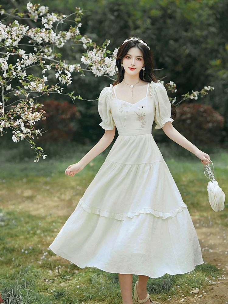 Vintage artsy floral Crane embroidery premium slimming fairy dress
Vintage artsy floral Crane embroidery premium slimming fairy dress