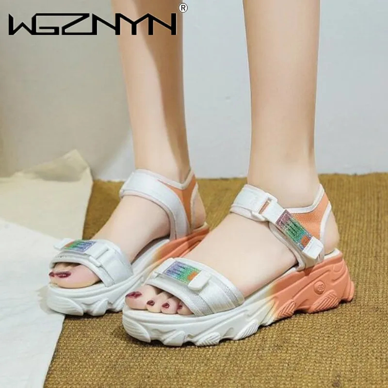 2022 Women's Sandals Summer Breathable Thick-soled One Word Buckle Net Red Girls Casual Beach Shoes Soft Bottom Platform Shoes
2022 Women's Sandals Summer Breathable Thick-soled One Word Buckle Net Red Girls Casual Beach Shoes Soft Bottom Platform Shoes