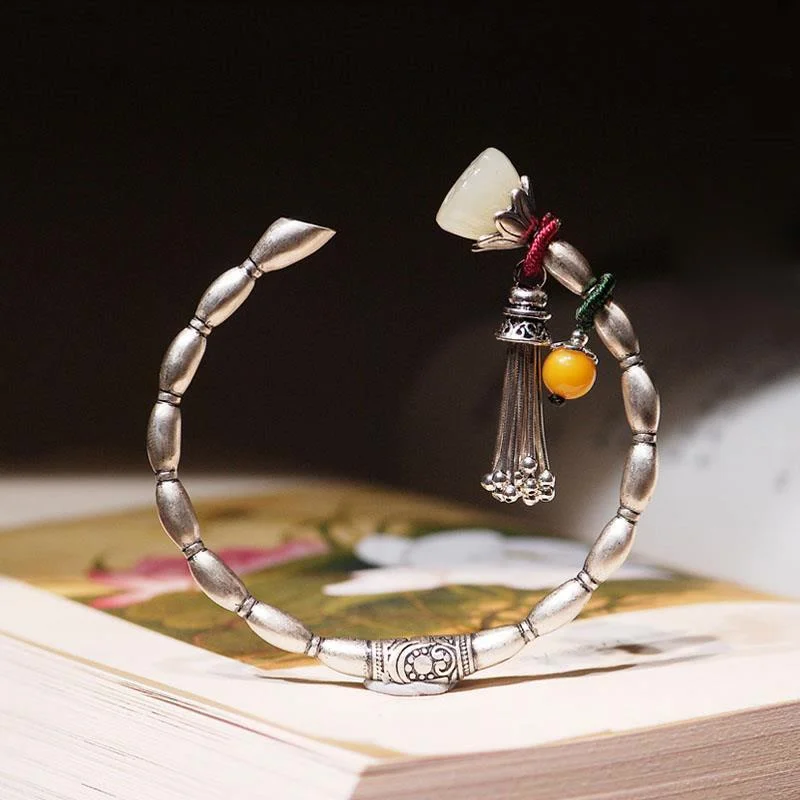 Новый оригинальный браслет из натурального белого нефрита с кисточкой из корня лотоса, китайские ретро легкие Роскошные Очаровательные же...
Новый оригинальный браслет из натурального белого нефрита с кисточкой из корня лотоса, китайские ретро легкие Роскошные Очаровательные же...