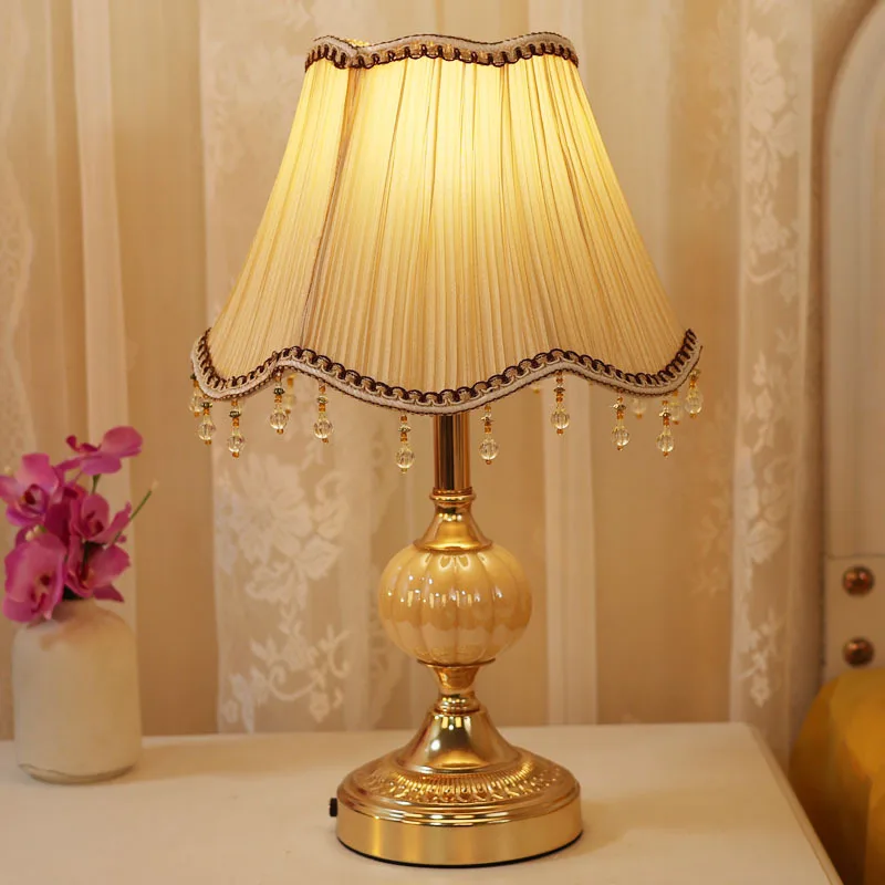 Modern Bedroom Bedside Table Lamp Living Room Table Light Study Office Hotel Lighting Lamps European Vintage Fabric Desk Light
Modern Bedroom Bedside Table Lamp Living Room Table Light Study Office Hotel Lighting Lamps European Vintage Fabric Desk Light