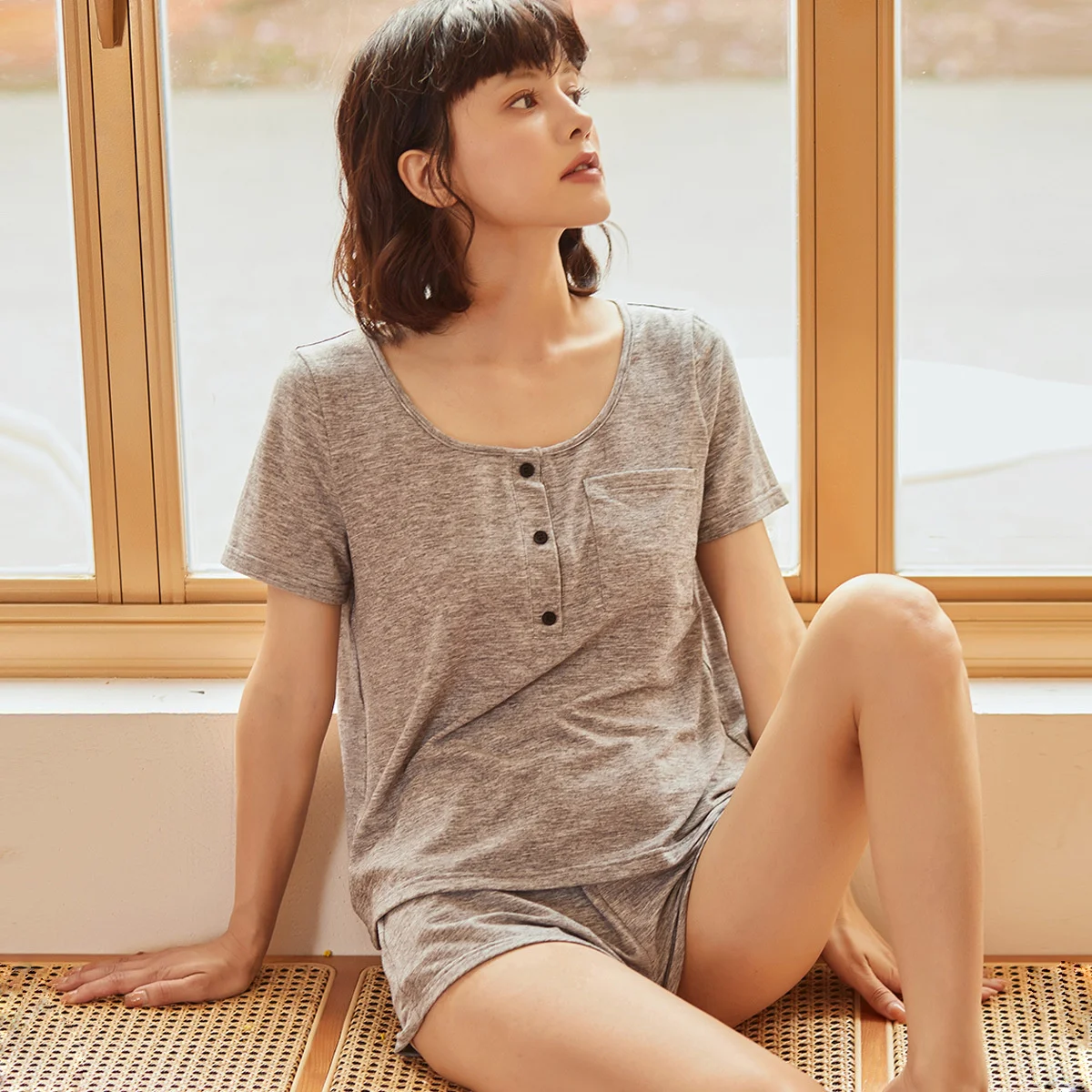 Home clothes women's cotton summer short sleeve suit pajamas women's leisure simple girls can wear sports pajamas outside
Home clothes women's cotton summer short sleeve suit pajamas women's leisure simple girls can wear sports pajamas outside