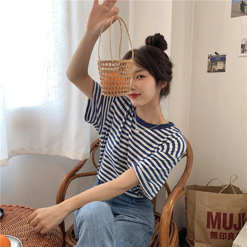 Футболка женская в полоску с коротким рукавом, весна-лето 
Футболка женская в полоску с коротким рукавом, весна-лето