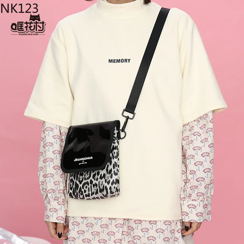 2022 new Fashion Mini PU Small Bag Ladies One Shoulder Messenger Phone Bag Leopard Print Messenger Bag Factory Wholesale
2022 new Fashion Mini PU Small Bag Ladies One Shoulder Messenger Phone Bag Leopard Print Messenger Bag Factory Wholesale