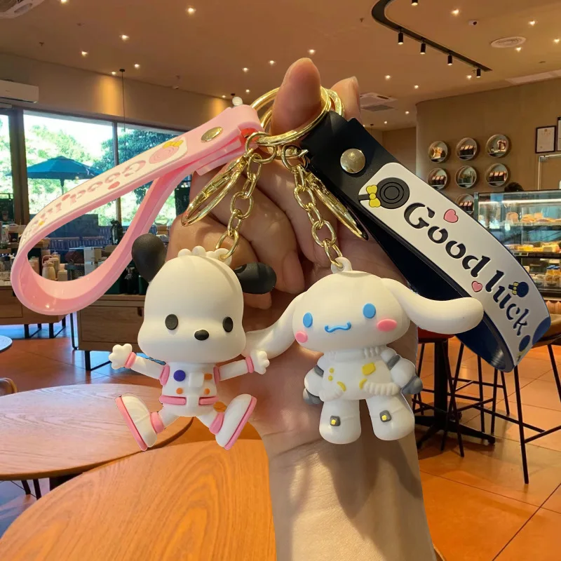 Новинка, брелок Sanrio в виде астронавта с мультяшной куклой, милый брелок в виде коричной чаши, ювелирное изделие с подвеской-сумкой 
Новинка, брелок Sanrio в виде астронавта с мультяшной куклой, милый брелок в виде коричной чаши, ювелирное изделие с подвеской-сумкой