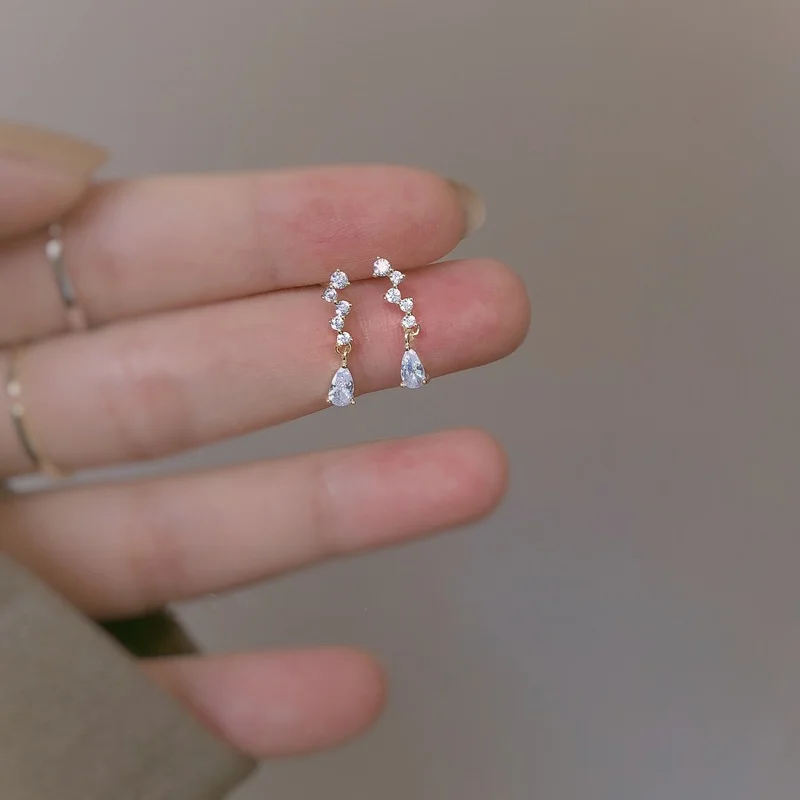 Grace Style Water Drop Zircon Earring Delicate Shining Earring For Women Simple Fashion Wedding Jewelry Accessories
Grace Style Water Drop Zircon Earring Delicate Shining Earring For Women Simple Fashion Wedding Jewelry Accessories
