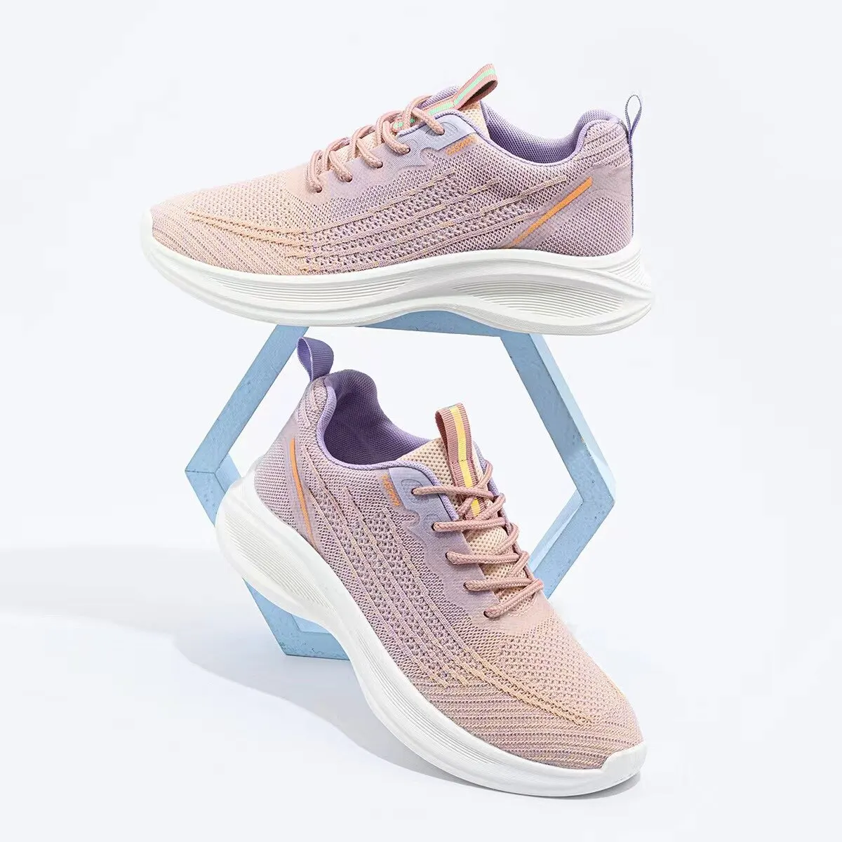 Кроссовки женские сетчатые легкие, дышащие, с вырезами, для занятий спортом на открытом воздухе, бега, прогулок, летняя повседневная обувь
Кроссовки женские сетчатые легкие, дышащие, с вырезами, для занятий спортом на открытом воздухе, бега, прогулок, летняя повседневная обувь