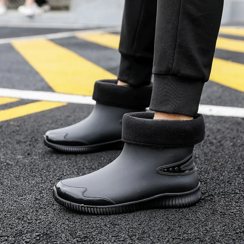 Новые зимние модные резиновые ботинки мужские водонепроницаемые Нескользящие износостойкие резиновые ботинки теплая Рабочая водонепроницаемая обувь на флисовой подкладке
Новые зимние модные резиновые ботинки мужские водонепроницаемые Нескользящие износостойкие резиновые ботинки теплая Рабочая водонепроницаемая обувь на флисовой подкладке