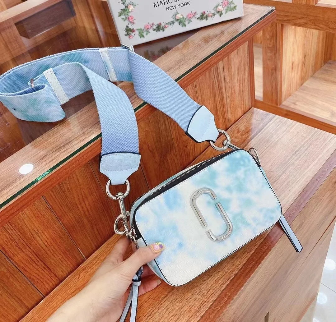 2022 new camera bag double zipper wide shoulder strap messenger small bag
2022 new camera bag double zipper wide shoulder strap messenger small bag