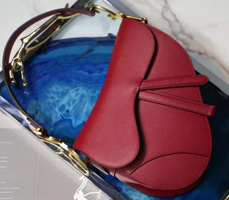 Classic High Quality Leather Evening Bag palm print/Glossy/Frosted Handbag Saddle Shape Women's Bag Candy Color S 20CM L 25CM
Classic High Quality Leather Evening Bag palm print/Glossy/Frosted Handbag Saddle Shape Women's Bag Candy Color S 20CM L 25CM