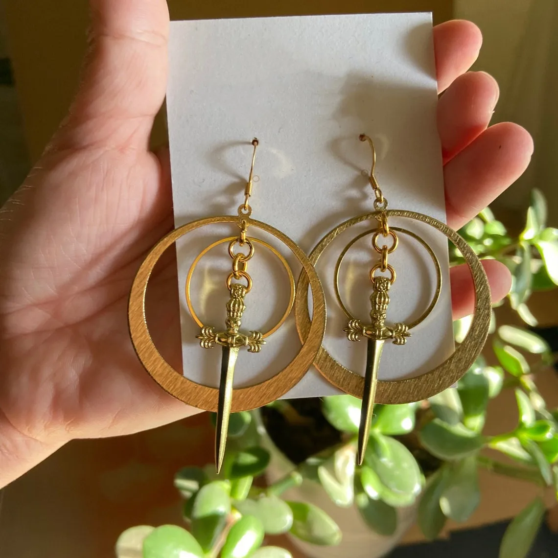 Goth Vintage Sword Texture Hoop Drop Dangle Earrings For Women Knife Dagger Large Charm Jewelry Wholesale
Goth Vintage Sword Texture Hoop Drop Dangle Earrings For Women Knife Dagger Large Charm Jewelry Wholesale