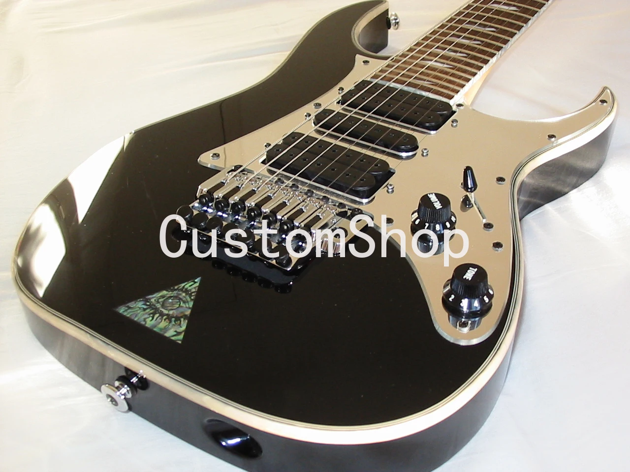 

UV777 Universe Steve 7 String Black Electric Guitar Mirror Pickguard, Floyd Rose Tremolo, Abalone Disappearing Pyramid Inlay,