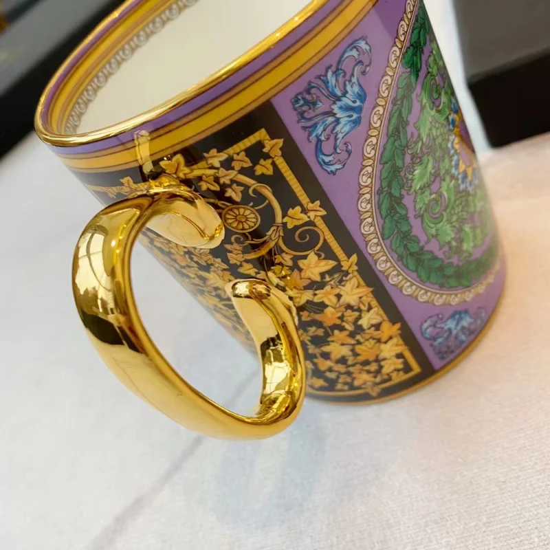 

New European Gold Rim Coffee Cup Bone China Hand-painted Tea Cup Coffee Cup Saucer Couples Mugs Gift Set Drinkware mug