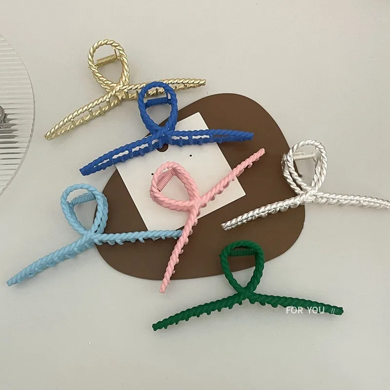 Korea Wild Fashion Metal Paint Colorful Hair Clip for Women Girls Classic Twisted Simple Barrette Hair Accessories Gifts
Korea Wild Fashion Metal Paint Colorful Hair Clip for Women Girls Classic Twisted Simple Barrette Hair Accessories Gifts