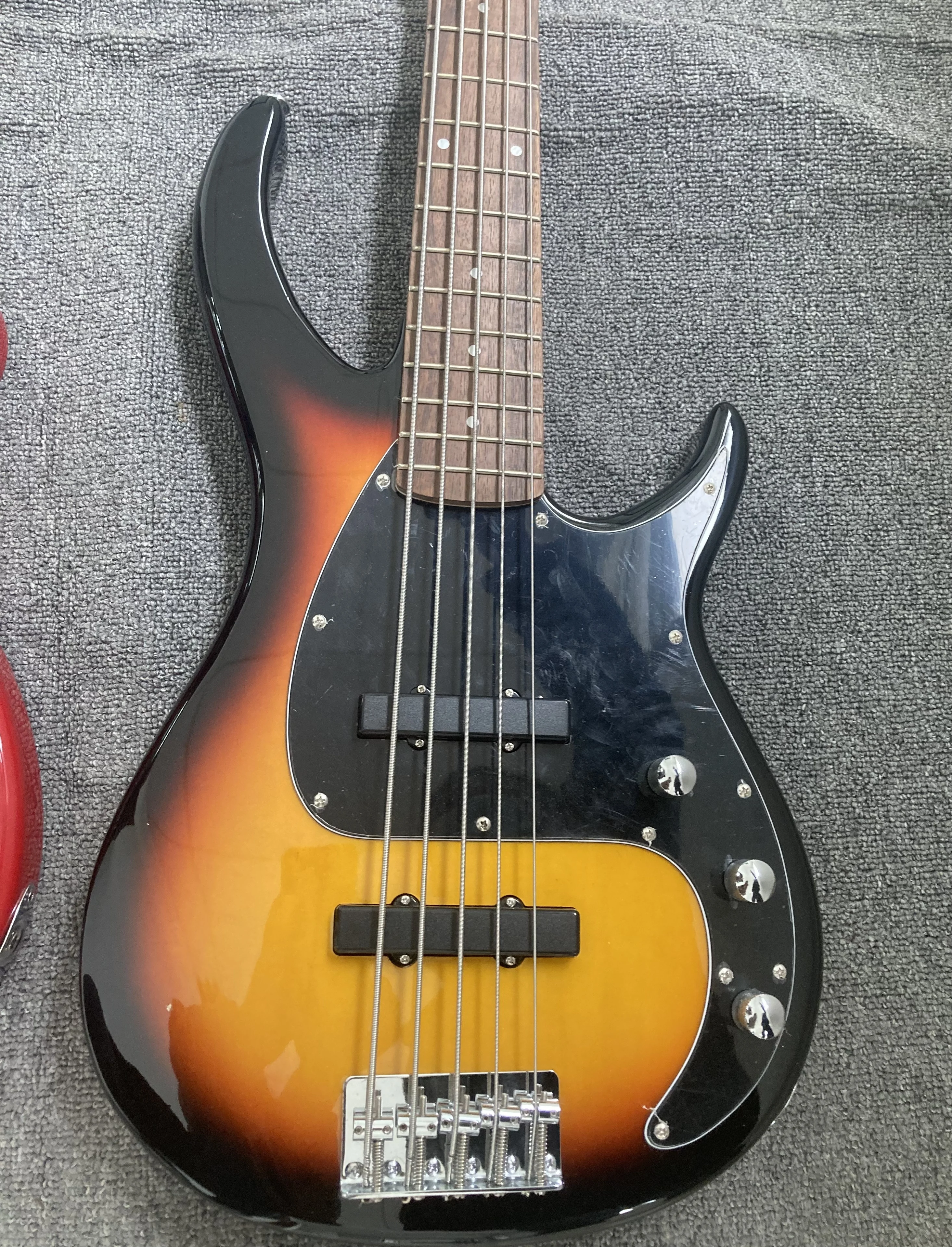 In Stock 5 Strings Poplar Body Rosewood Fretboard Chrome Hardware Glossy Finish Free Delivery
In Stock 5 Strings Poplar Body Rosewood Fretboard Chrome Hardware Glossy Finish Free Delivery