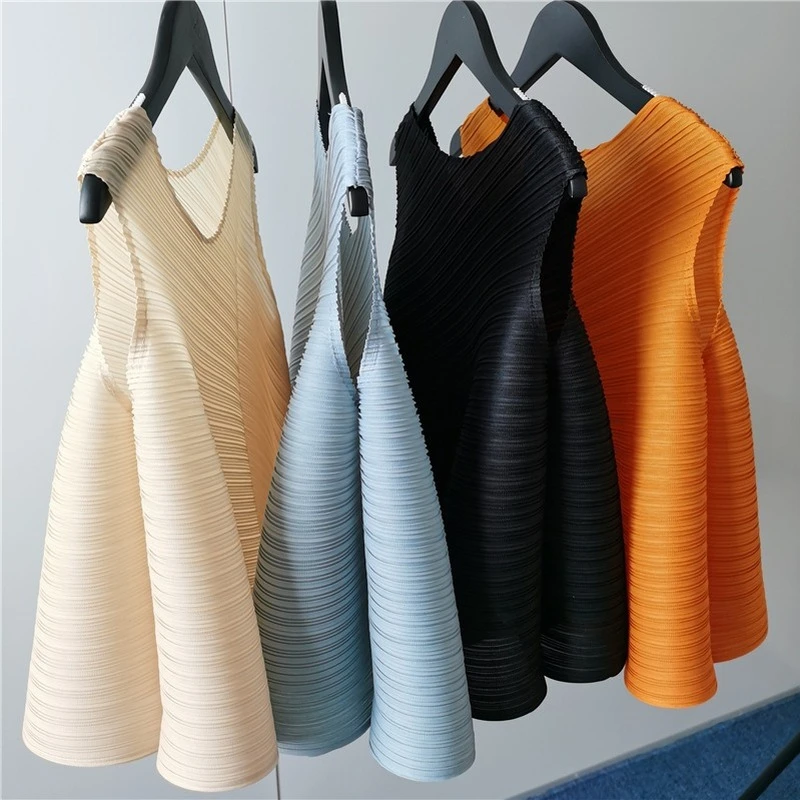 2022 New Summer Sleeveless Loose Irregular Tank Top Women Casual Solid Round Neck Miyak Pleated T-shirt Female Clothes Tee
2022 New Summer Sleeveless Loose Irregular Tank Top Women Casual Solid Round Neck Miyak Pleated T-shirt Female Clothes Tee