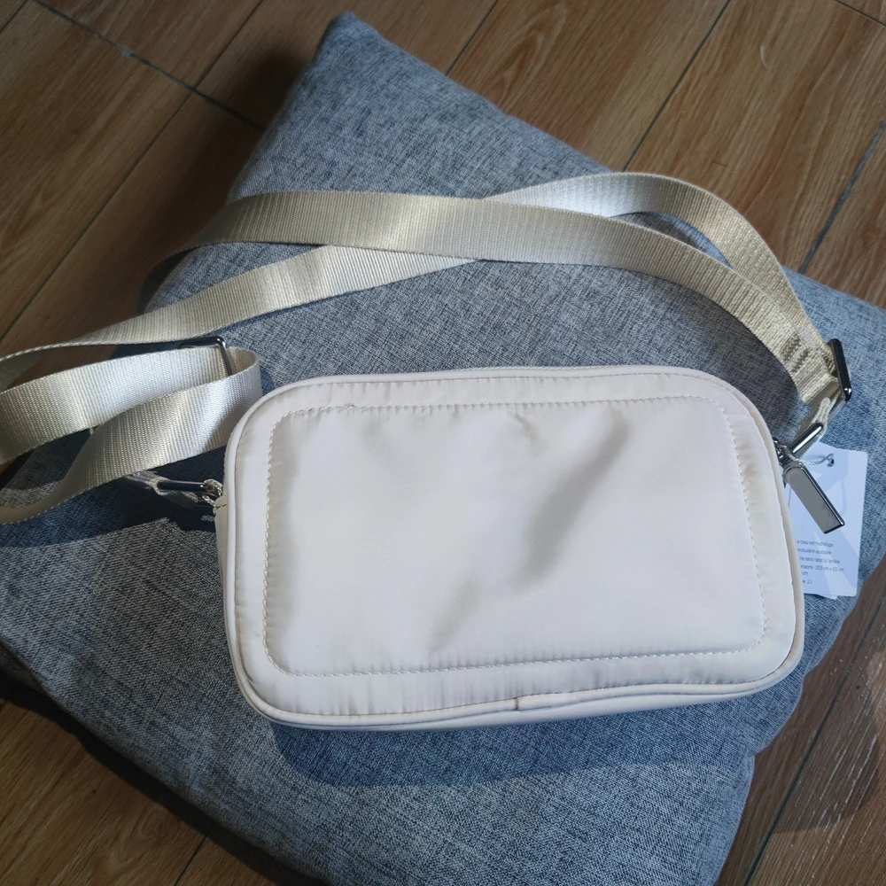 Lulu 2L Belt Bag Fashion Casual Women's Diagonal Bag Metal Logo On The Move Travel Crossbody Camera Bag Unisex Outdoor Sport Bag
Lulu 2L Belt Bag Fashion Casual Women's Diagonal Bag Metal Logo On The Move Travel Crossbody Camera Bag Unisex Outdoor Sport Bag