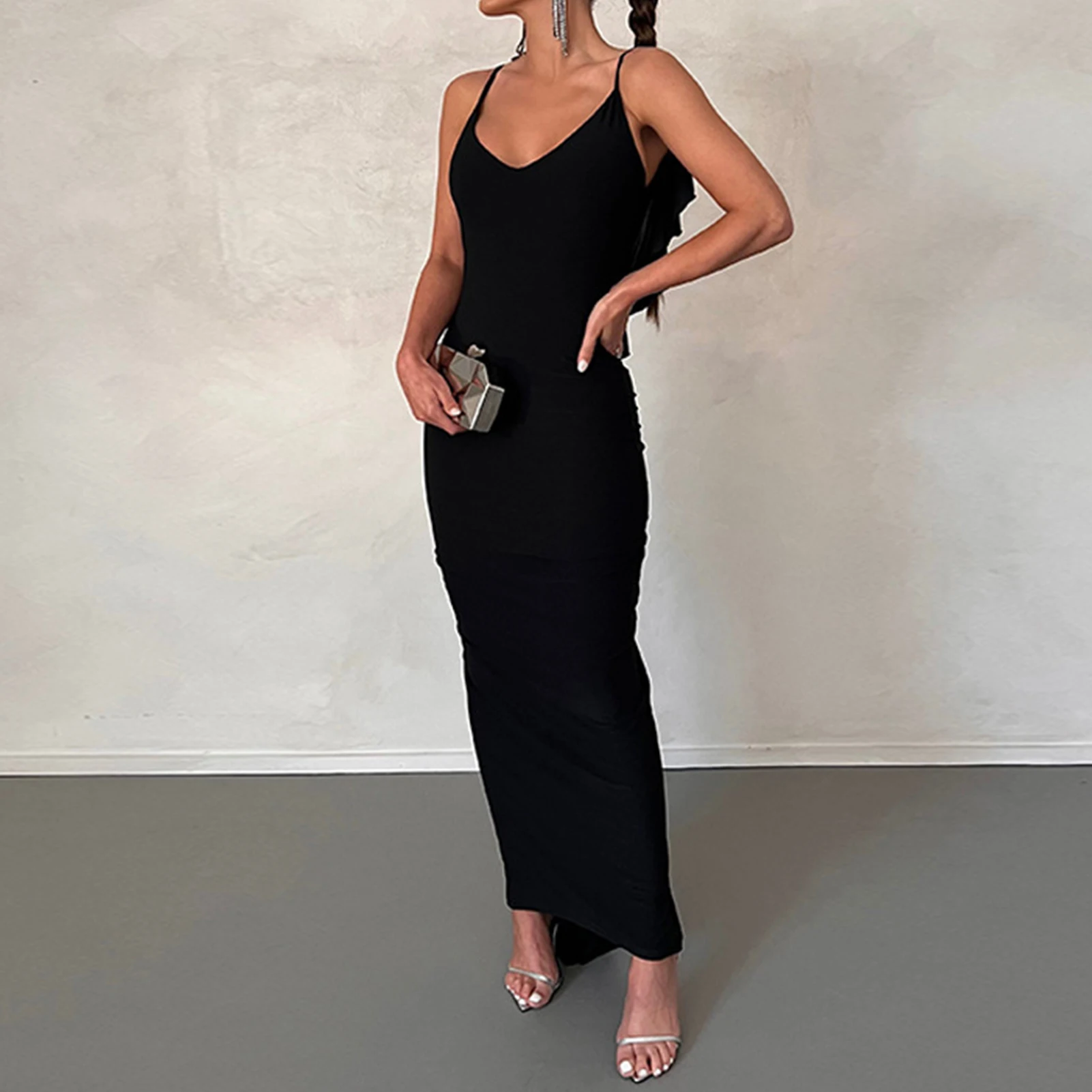 Женское облегающее платье с V-образным вырезом, без рукавов
Женское облегающее платье с V-образным вырезом, без рукавов