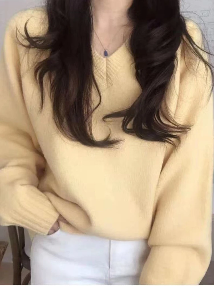 Elegant Knitted Sweater Women V Neck Pullovers Laides Oversized Sweater Female Casual Loose Solid Color Winter All-match Jumper
Elegant Knitted Sweater Women V Neck Pullovers Laides Oversized Sweater Female Casual Loose Solid Color Winter All-match Jumper