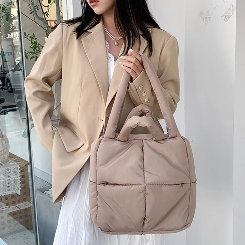 Winter Shoulder Bag Thickened Padded Luxury Down Cotton Women Hangbag Large Capacity Fashion Designer Top-handle Bag Pillow Tote
Winter Shoulder Bag Thickened Padded Luxury Down Cotton Women Hangbag Large Capacity Fashion Designer Top-handle Bag Pillow Tote