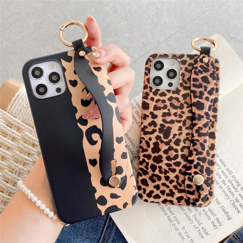 Luxury Leopard Wristband Phone Case For Samsung Galaxy S21 Note 20 10 S20 Ultra S10 Plus Silicone Soft Back Cover
Luxury Leopard Wristband Phone Case For Samsung Galaxy S21 Note 20 10 S20 Ultra S10 Plus Silicone Soft Back Cover