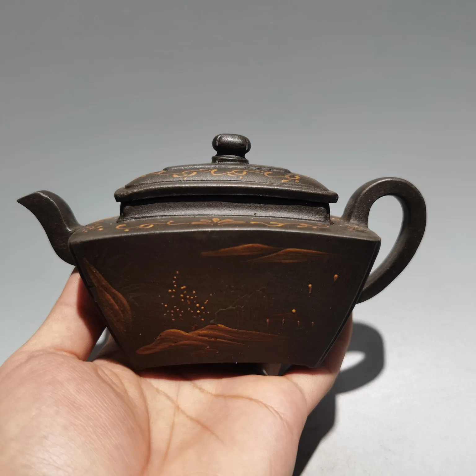 7" Chinese Yixing Zisha Pottery Fan Kettle painted landscape kettle teapot flagon black golden sand mud Gather fortune Ornaments
7" Chinese Yixing Zisha Pottery Fan Kettle painted landscape kettle teapot flagon black golden sand mud Gather fortune Ornaments