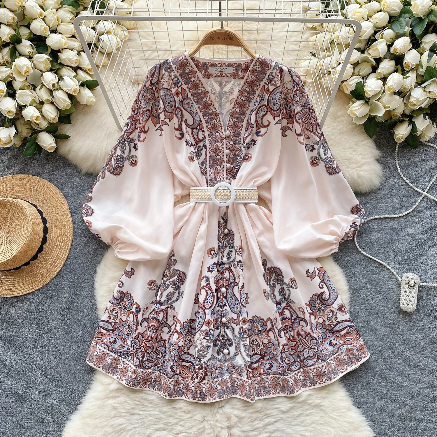 Элегантное мини-платье с шикарным принтом и V-образным вырезом, с пышными рукавами, ТРАПЕЦИЕВИДНОЕ Повседневное платье для отпуска, женское модное осеннее и весеннее платье
Элегантное мини-платье с шикарным принтом и V-образным вырезом, с пышными рукавами, ТРАПЕЦИЕВИДНОЕ Повседневное платье для отпуска, женское модное осеннее и весеннее платье