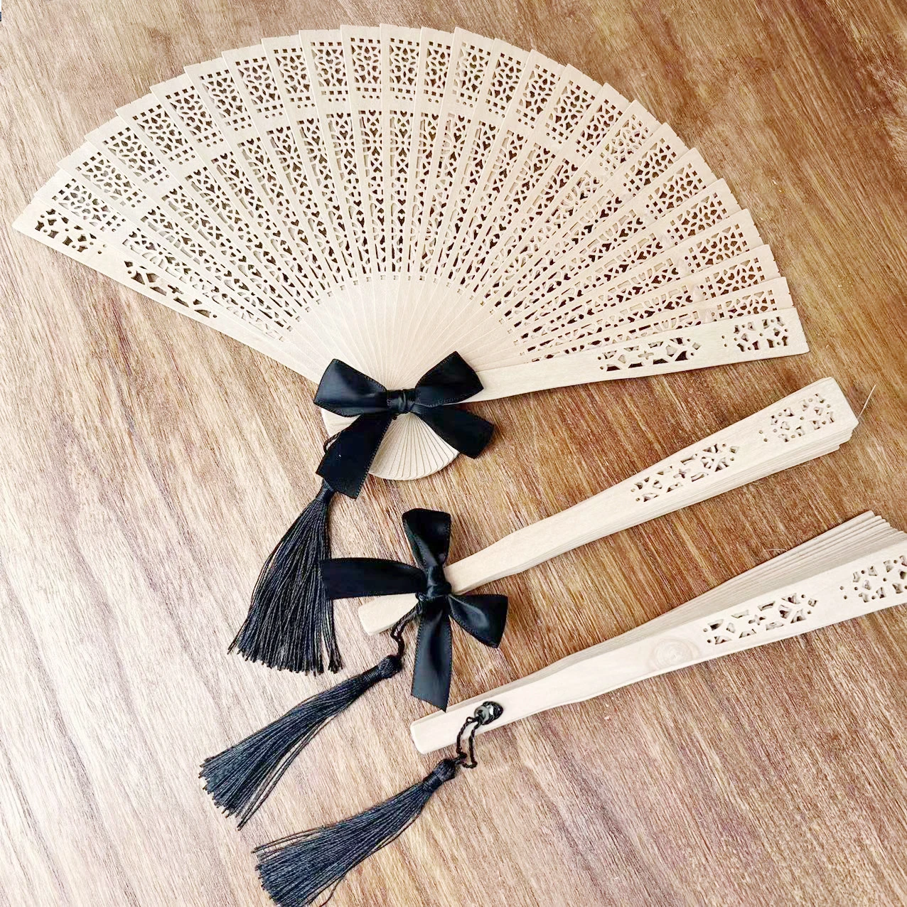 40 pcs/lot Personalized Print Engrave Wedding Favor Wood Fan Customized Name Cloth Hand Fan Wedding Gift
40 pcs/lot Personalized Print Engrave Wedding Favor Wood Fan Customized Name Cloth Hand Fan Wedding Gift