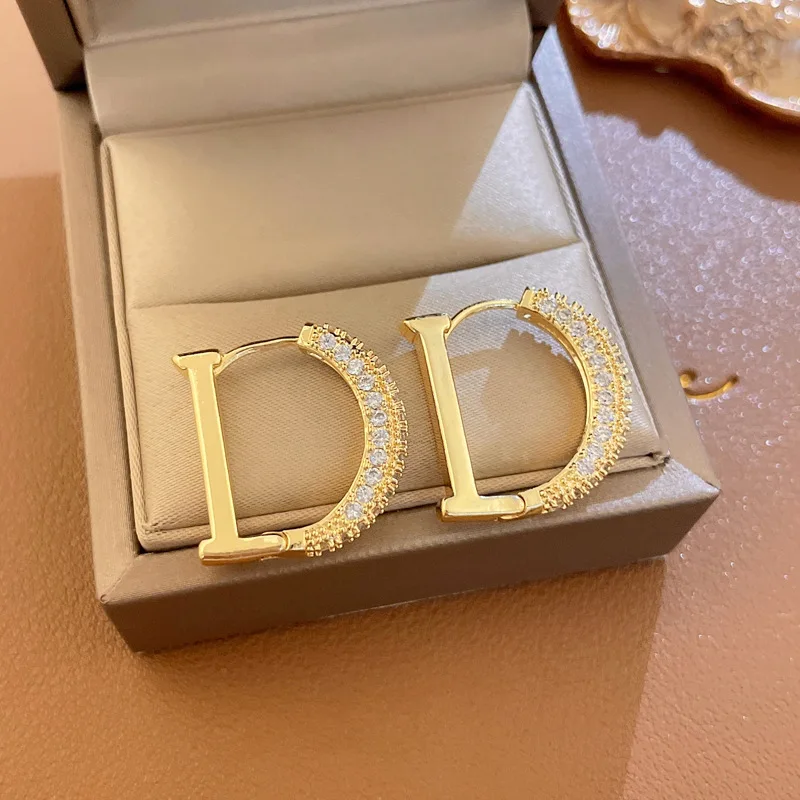 Модные серьги-кольца Uilz с буквами D для женщин, подарки, минималистичные металлические медные инициальные серьги-кольца, повседневные украш...
Модные серьги-кольца Uilz с буквами D для женщин, подарки, минималистичные металлические медные инициальные серьги-кольца, повседневные украш...