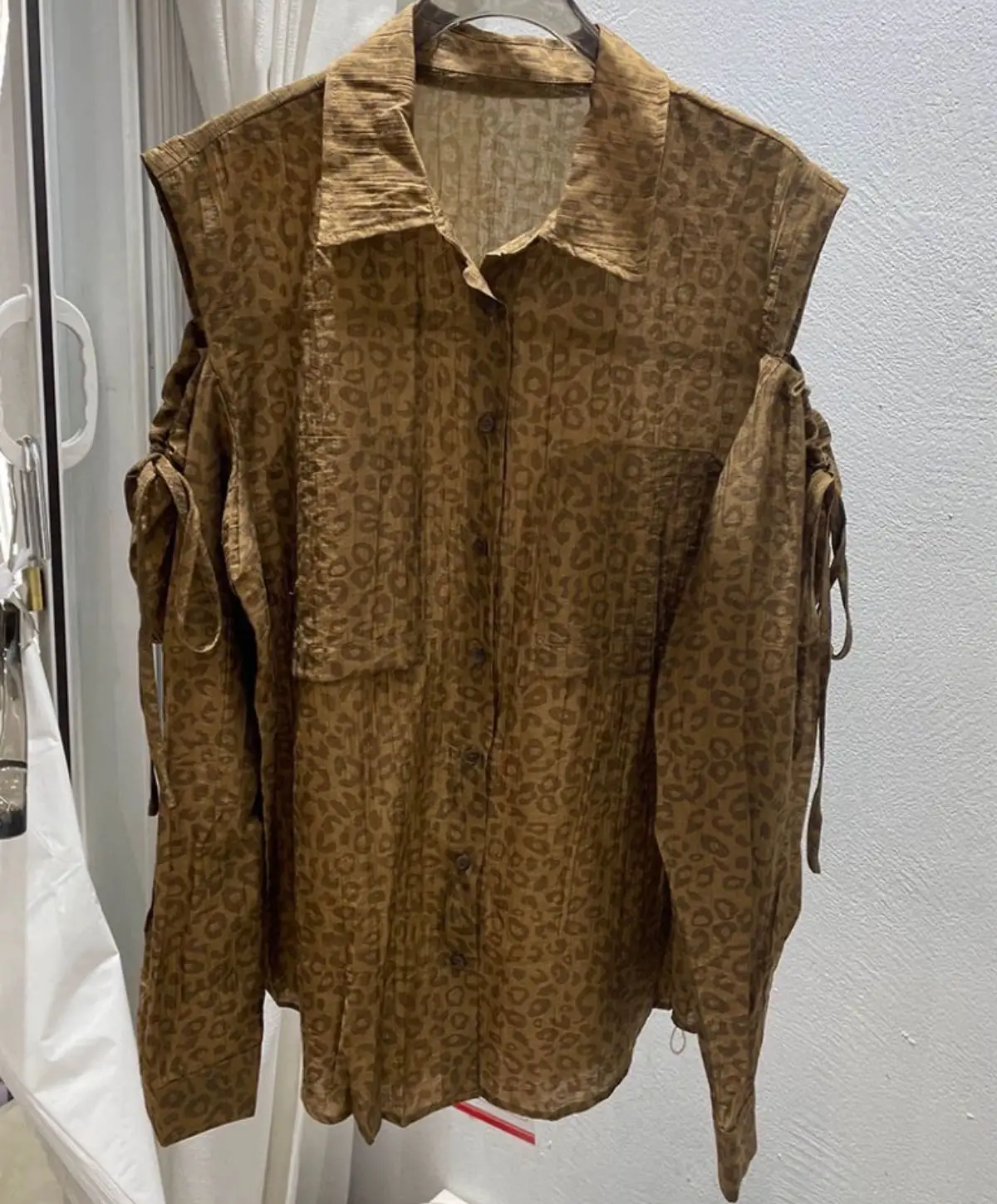 2023 Autumn Long Sleeve Drawstring Off Shoulder Leopard Print Blouses Shirts Women's Thin Loose Korean Top New Fashion
2023 Autumn Long Sleeve Drawstring Off Shoulder Leopard Print Blouses Shirts Women's Thin Loose Korean Top New Fashion