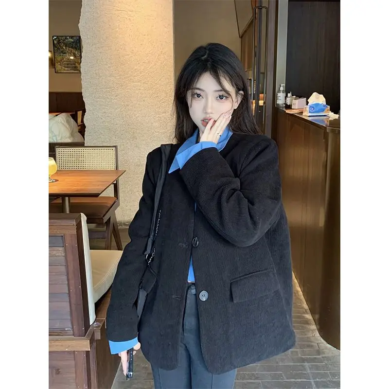 UNXX искусственный костюм из двух предметов с подкладкой на плечо куртка для женщин Весна 2023 Новый корейский Свободный комбинированный бархатный топ с длинным рукавом трендовый 
UNXX искусственный костюм из двух предметов с подкладкой на плечо куртка для женщин Весна 2023 Новый корейский Свободный комбинированный бархатный топ с длинным рукавом трендовый