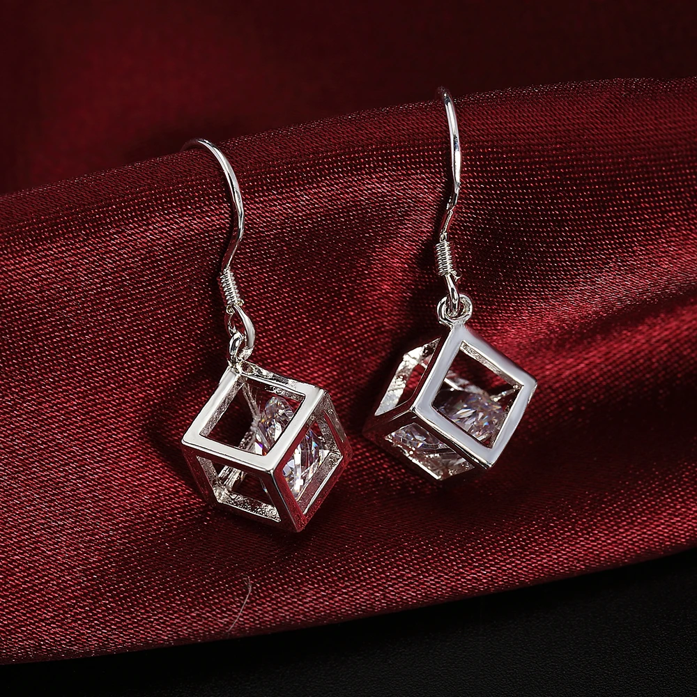 Top Quality 925 Sterling Silver Earrings Elegant Women Jewelry Sweet and romantic Crystal lattice Earrings Valentine's Day Gift
Top Quality 925 Sterling Silver Earrings Elegant Women Jewelry Sweet and romantic Crystal lattice Earrings Valentine's Day Gift