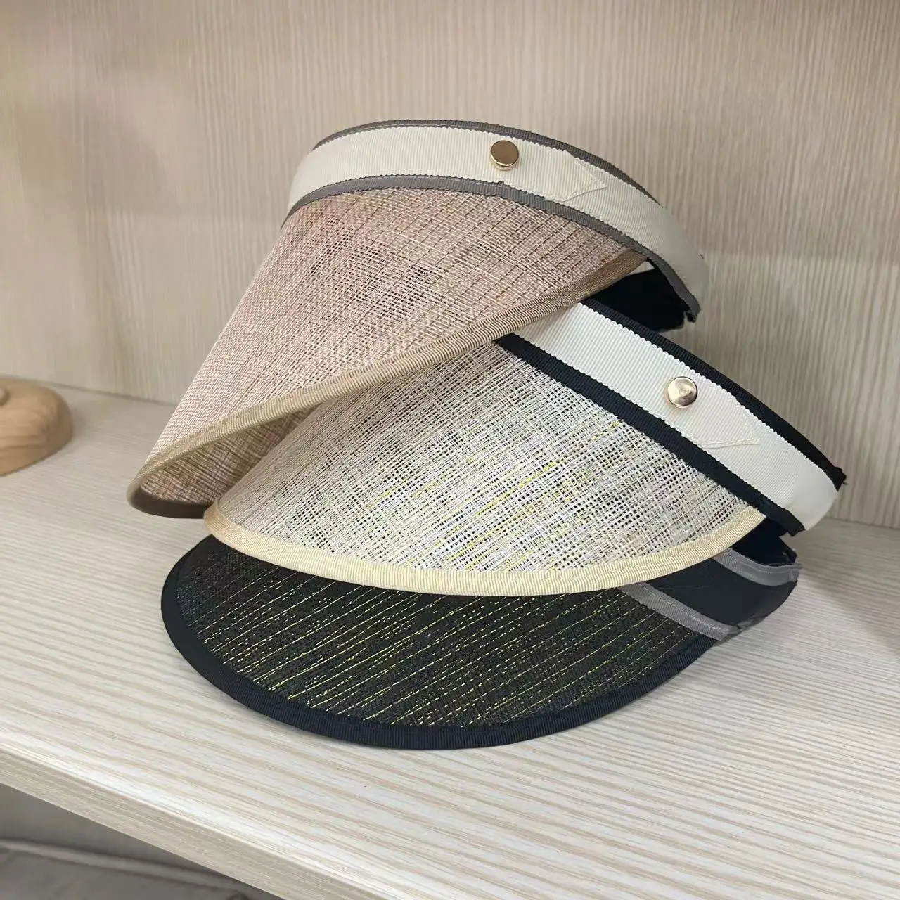 202304-2508373 ins dropshipping summer Gold line Philippine hemp yarn lady without sunshade hat woman visors cap
202304-2508373 ins dropshipping summer Gold line Philippine hemp yarn lady without sunshade hat woman visors cap