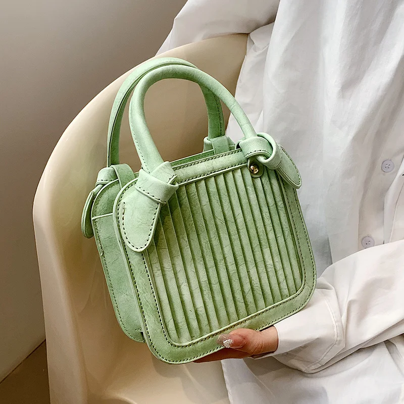 Fashion wrinkled small bag women 2022 summer popular new portable small square bag online Red messenger bag trend
Fashion wrinkled small bag women 2022 summer popular new portable small square bag online Red messenger bag trend