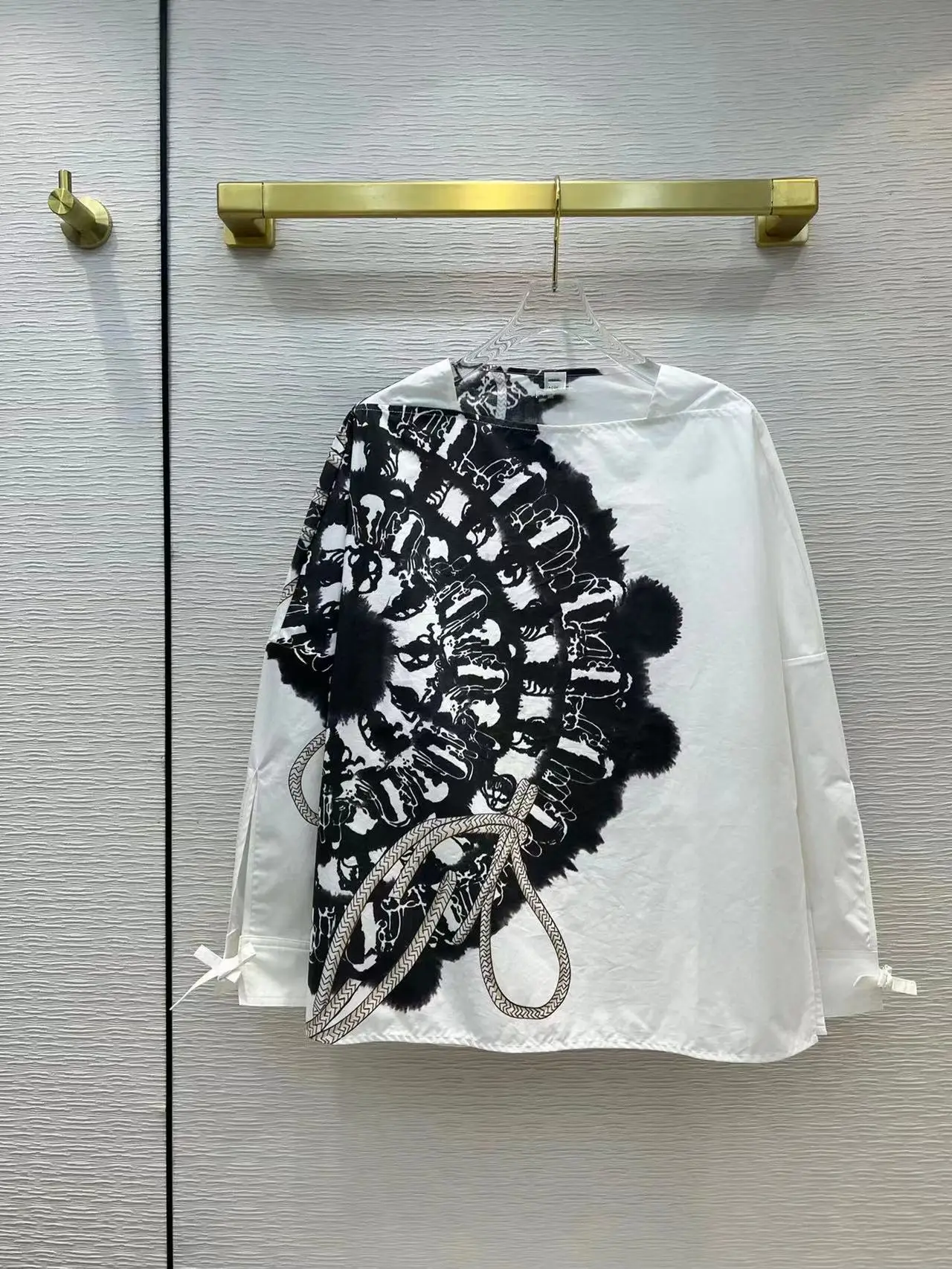 High Quality Women's Top Fashion Runway Print Blouse Long Sleeves Vacation Summer 2022 New Cotton Blouse
High Quality Women's Top Fashion Runway Print Blouse Long Sleeves Vacation Summer 2022 New Cotton Blouse