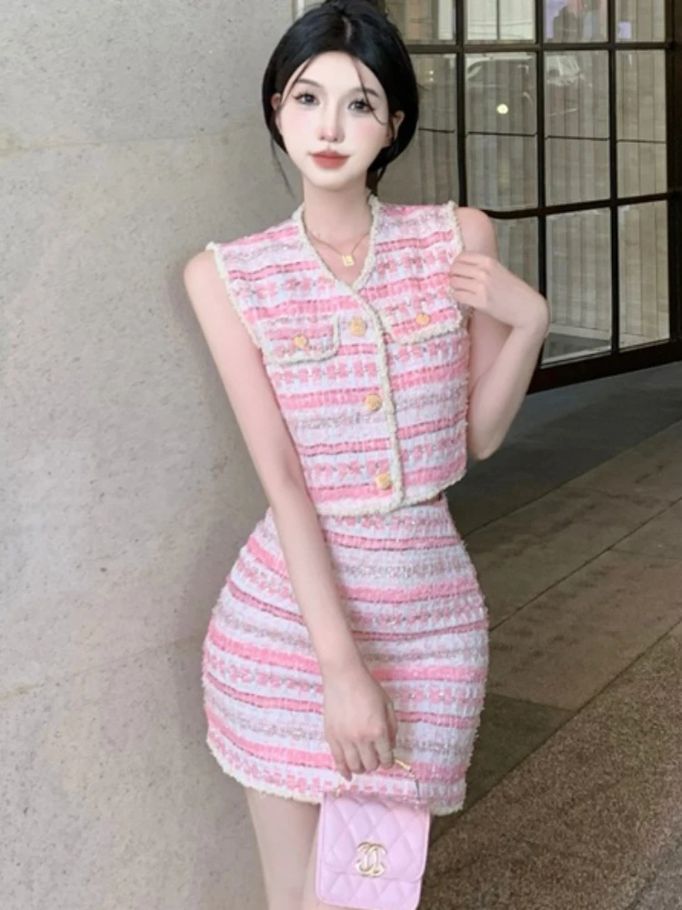2023 Small Fragrance Vintage Tweed Two Piece Set Women Crop Top Woolen Vest Top + Mini Skirts Sets Pink Two Piece Suits Korea
2023 Small Fragrance Vintage Tweed Two Piece Set Women Crop Top Woolen Vest Top + Mini Skirts Sets Pink Two Piece Suits Korea