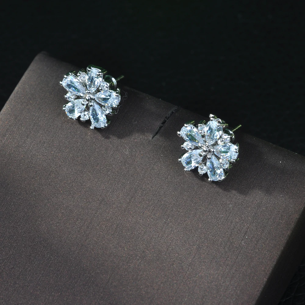 Fashion Design Right And Left Asymmetric Design New Fashion Brand Big Cubic Zirconia Ear Stud Flower Earrings For Women E-221
Fashion Design Right And Left Asymmetric Design New Fashion Brand Big Cubic Zirconia Ear Stud Flower Earrings For Women E-221