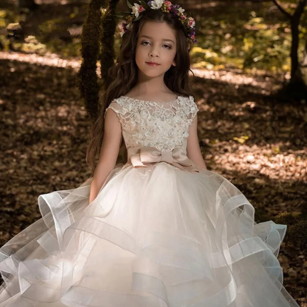Elegant Flower Girl Dresses Champagne Lace Appliqué Sleeveless Cascading Kids Pageant Gowns For Weddings First Communion Dresses
Elegant Flower Girl Dresses Champagne Lace Appliqué Sleeveless Cascading Kids Pageant Gowns For Weddings First Communion Dresses