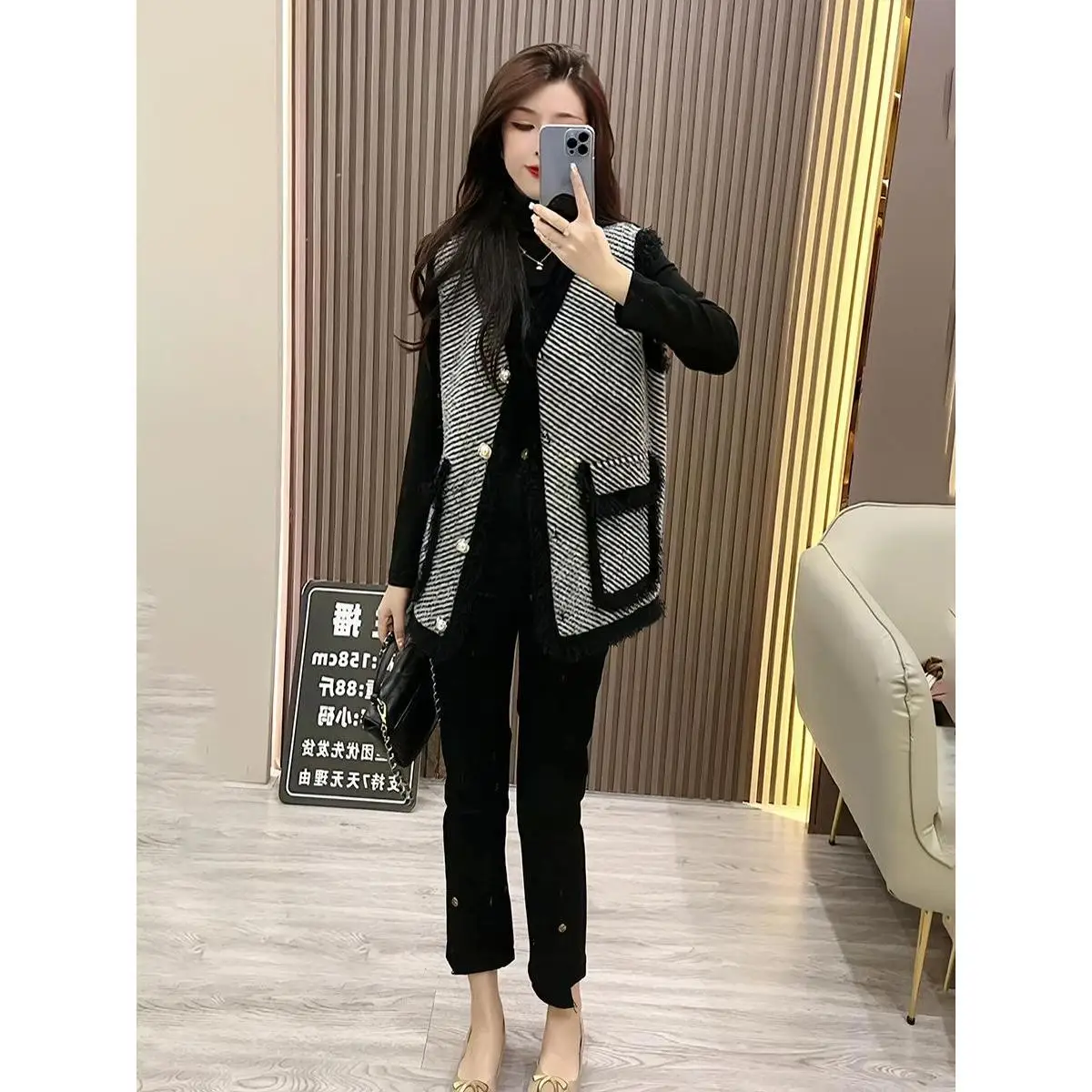 2023 New Tweed Sleeveless Jackets for Women Vintage Loose V Neck Vest Spring Autumn Korean Fashion Waistcoat Female Q46
2023 New Tweed Sleeveless Jackets for Women Vintage Loose V Neck Vest Spring Autumn Korean Fashion Waistcoat Female Q46
