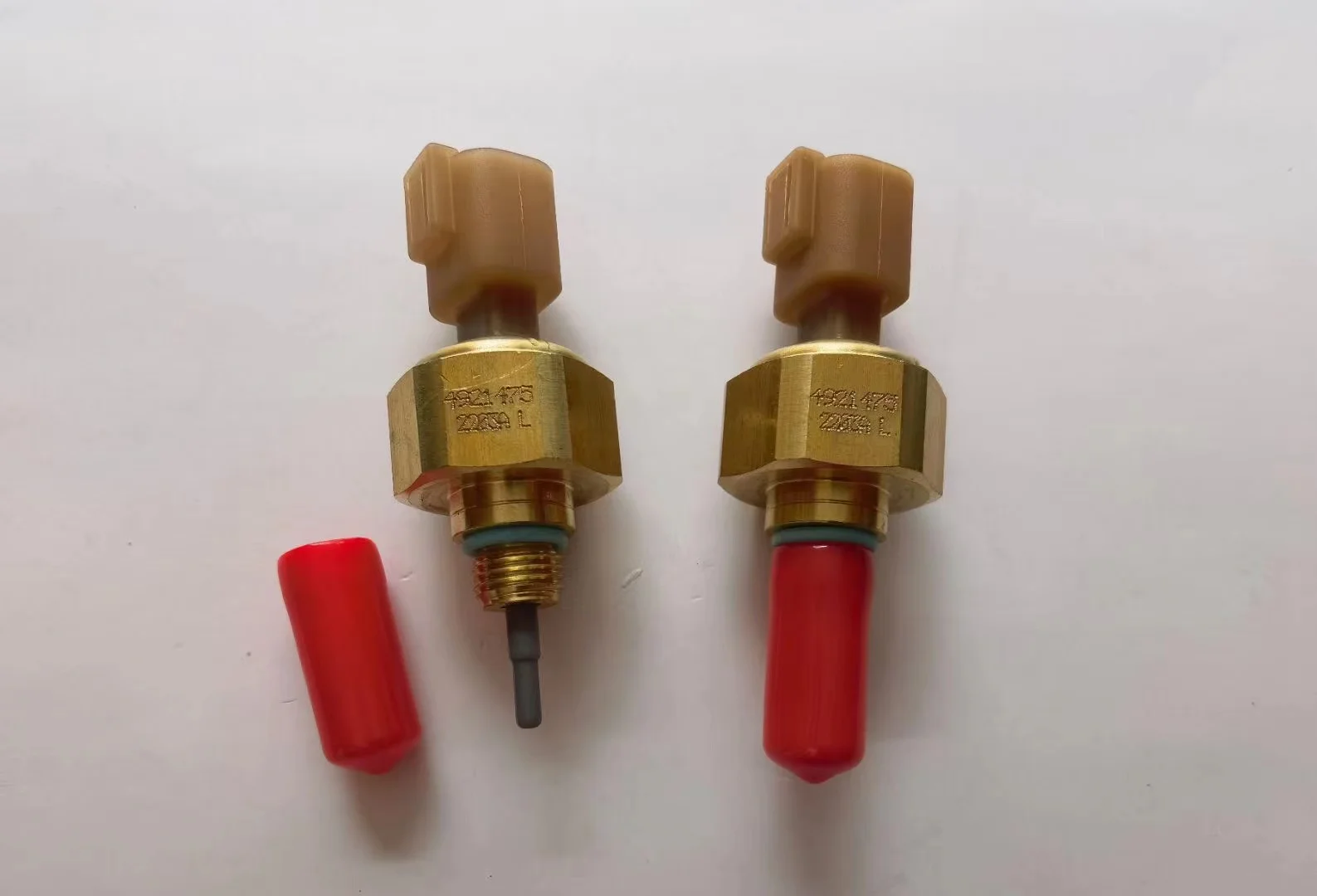 Xi'an Cummins QSM11 ISM11 M11 engine temperature sensor 4921473 oil pressure sensor 4921475
Xi'an Cummins QSM11 ISM11 M11 engine temperature sensor 4921473 oil pressure sensor 4921475