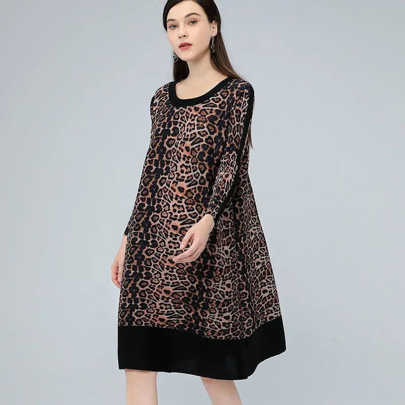 Leopard print long sleeve pleated dress 2022 spring and autumn new fashion European goods high-end large code A-single skirt
Leopard print long sleeve pleated dress 2022 spring and autumn new fashion European goods high-end large code A-single skirt