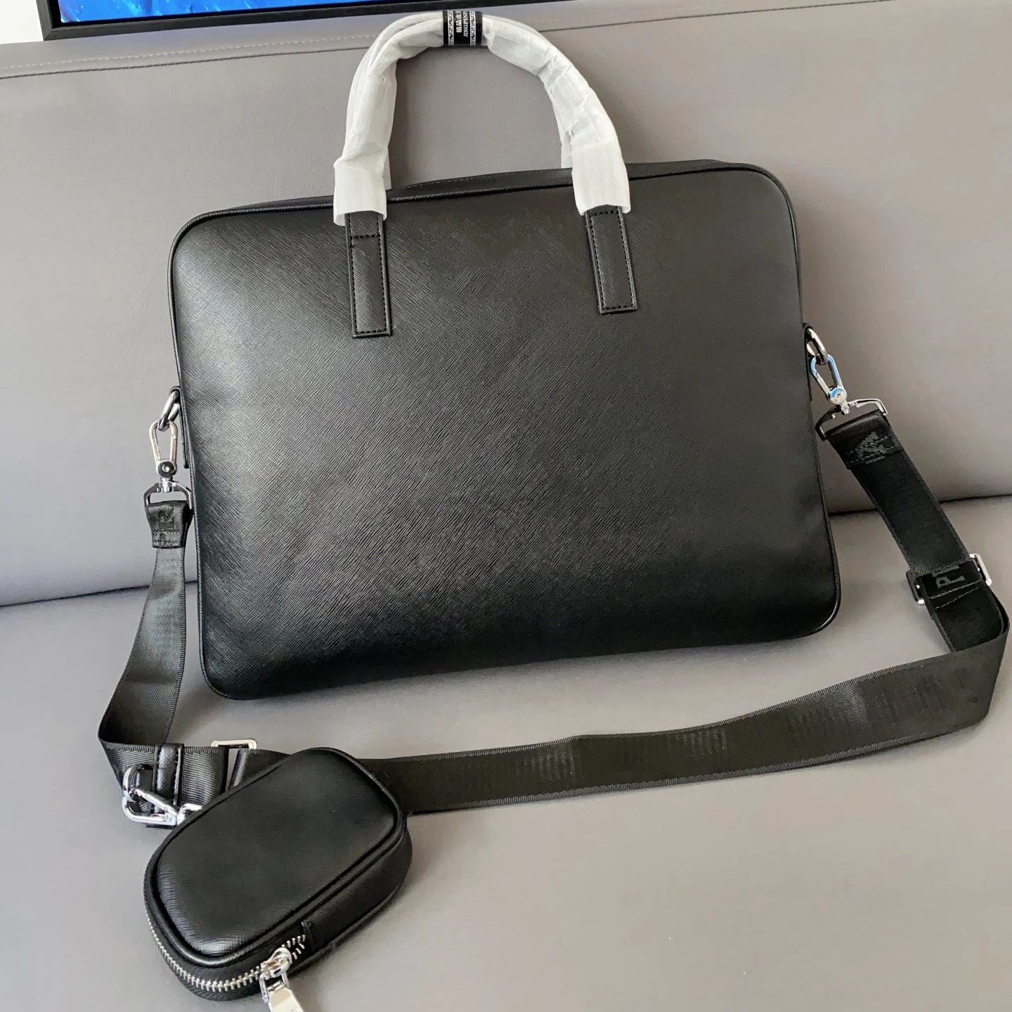 2022 New Luxury High Quality Men black Business Briefcase Handbag Leather Genuine Leather Cowhide Shoulder Bag
2022 New Luxury High Quality Men black Business Briefcase Handbag Leather Genuine Leather Cowhide Shoulder Bag