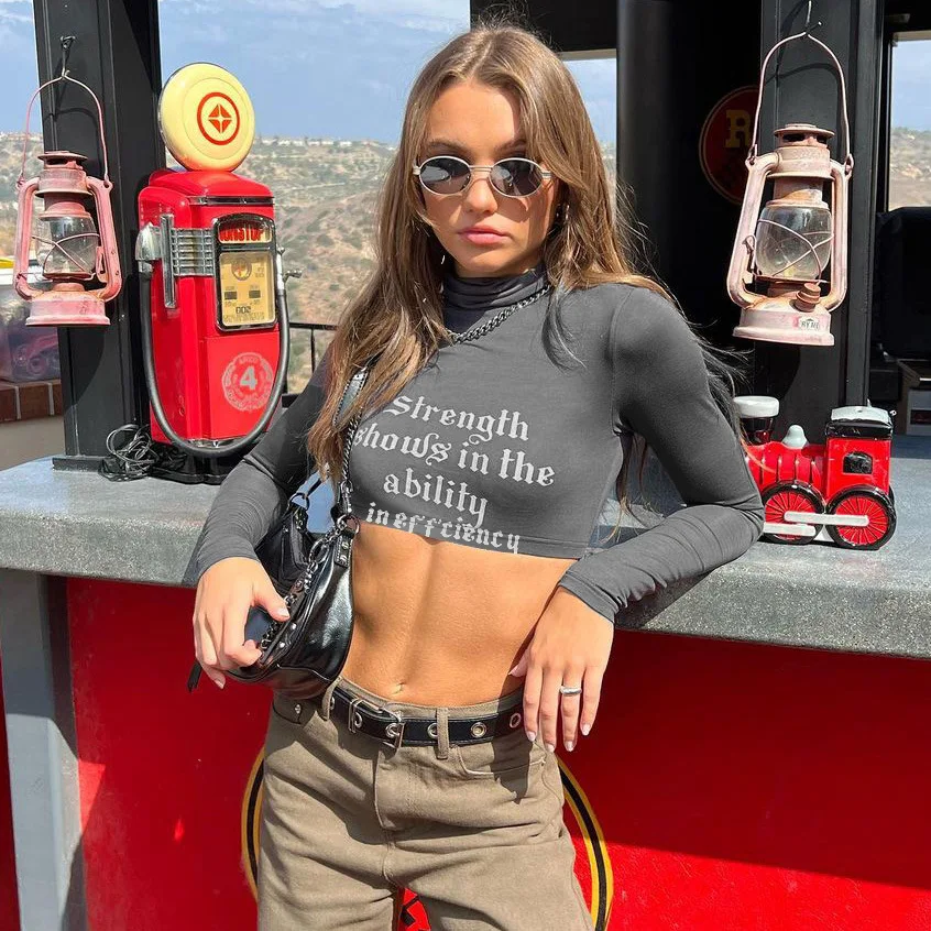 Letter High-necked Sexy Shirt Y2K Tops Women's Long-sleeved Ultra-short Shirt Fashion T-shirt Gothic Aesthetic Slim Vintage Tees 
Letter High-necked Sexy Shirt Y2K Tops Women's Long-sleeved Ultra-short Shirt Fashion T-shirt Gothic Aesthetic Slim Vintage Tees