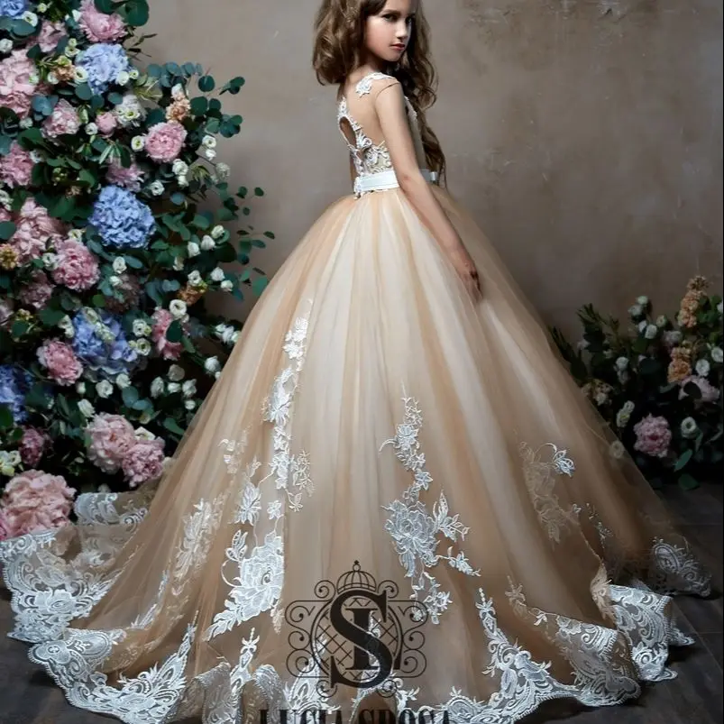 

FATAPAESE Luxury Princess Ball Gowns for Kids Flower Girl Dresses Lace Edged Sleevelss Maxi Dress FluffyTulle Cathedral Train