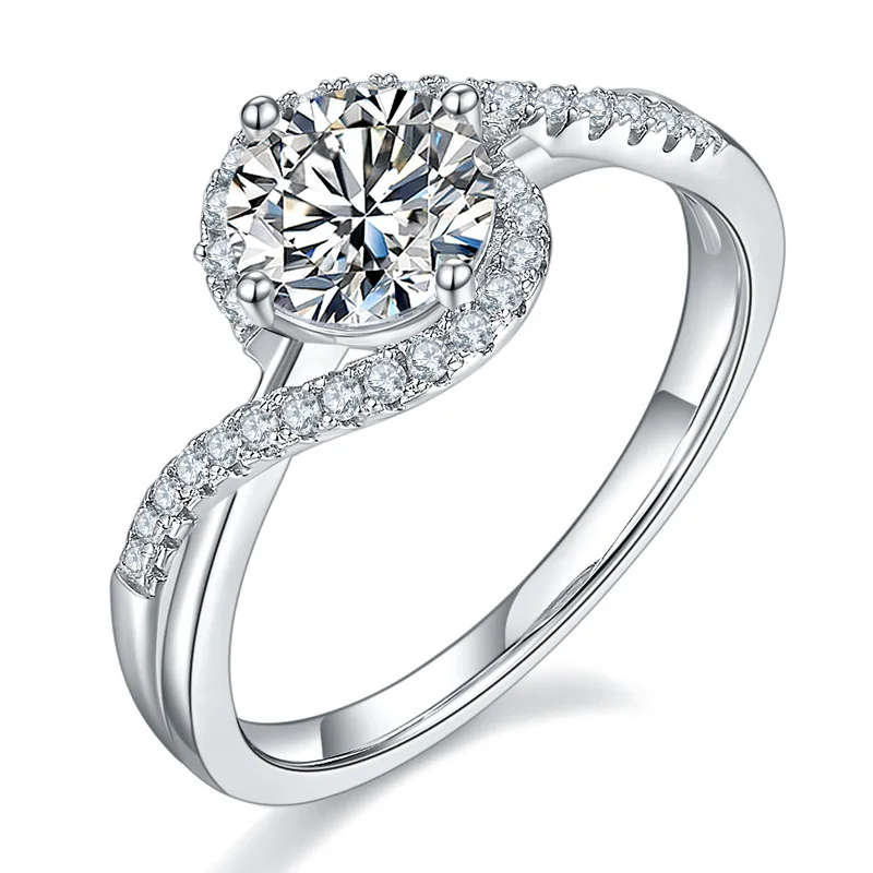 Elegant 1ct D Color Moissanite Twist Arm Ring For Women Luxury S925 Silver Jewelry Certified Engagement Wedding Girlfriend Wife
Elegant 1ct D Color Moissanite Twist Arm Ring For Women Luxury S925 Silver Jewelry Certified Engagement Wedding Girlfriend Wife